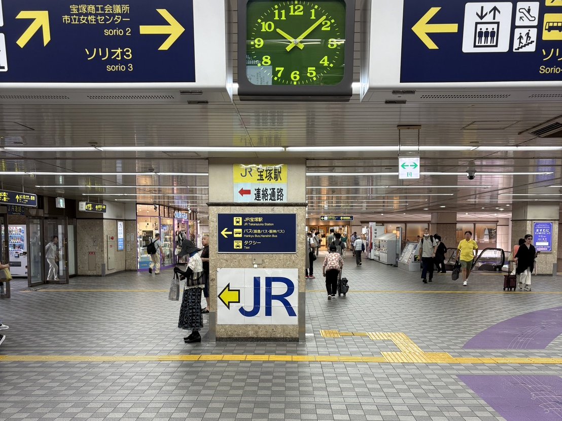 阪急宝塚駅の改札前